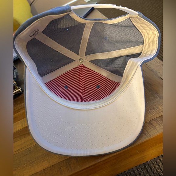 Herschel supply hat - Picture 2 of 2